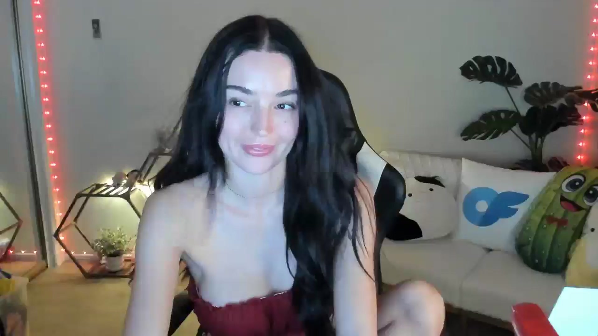 Gallery image thumbnail from SerenaBecker_'s myfreecams stream on, 06/03/2025, 05:04 image 17 of 20