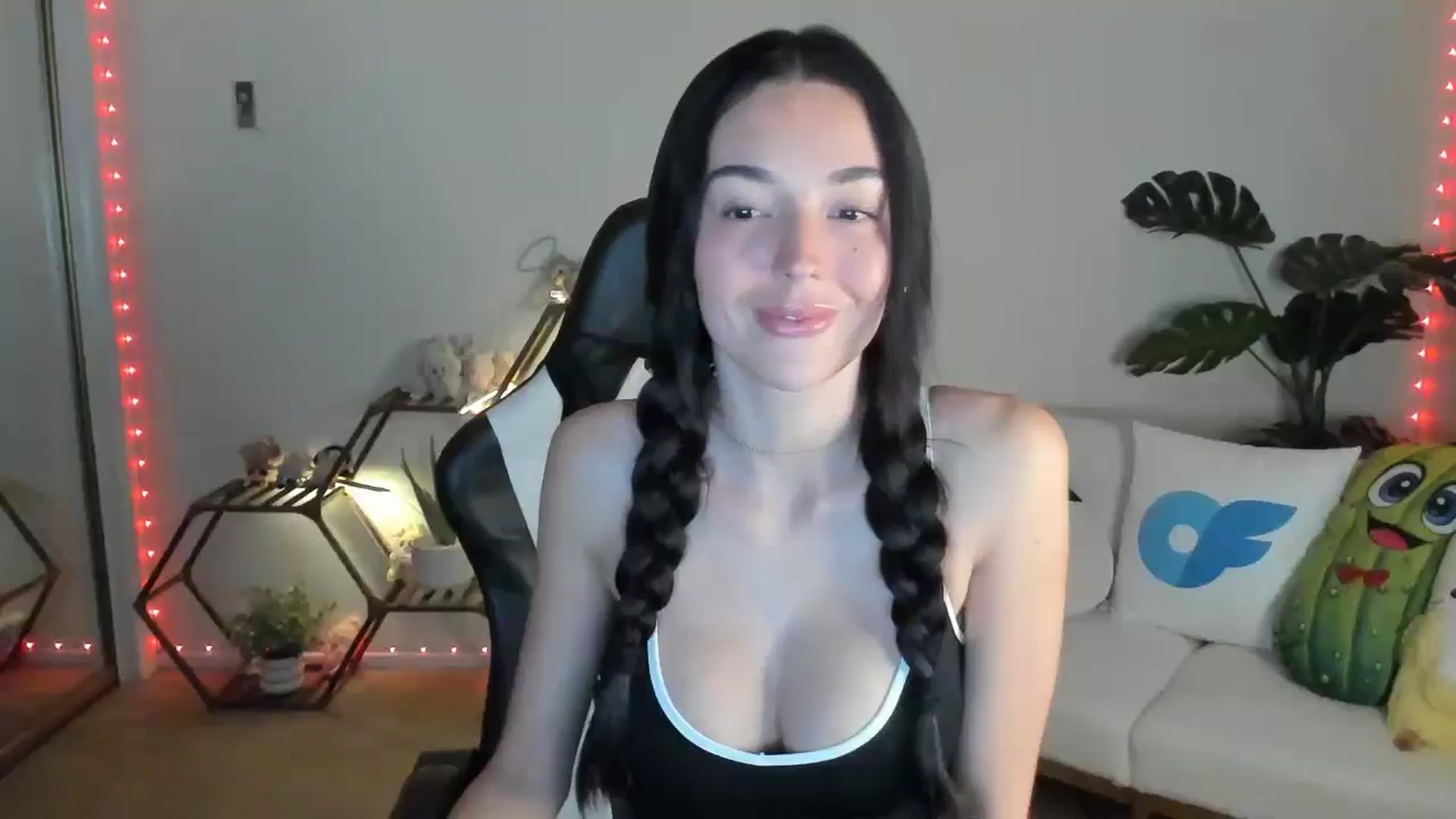 Gallery image thumbnail from SerenaBecker_'s myfreecams stream on, 06/06/2025, 04:56 image 1 of 20