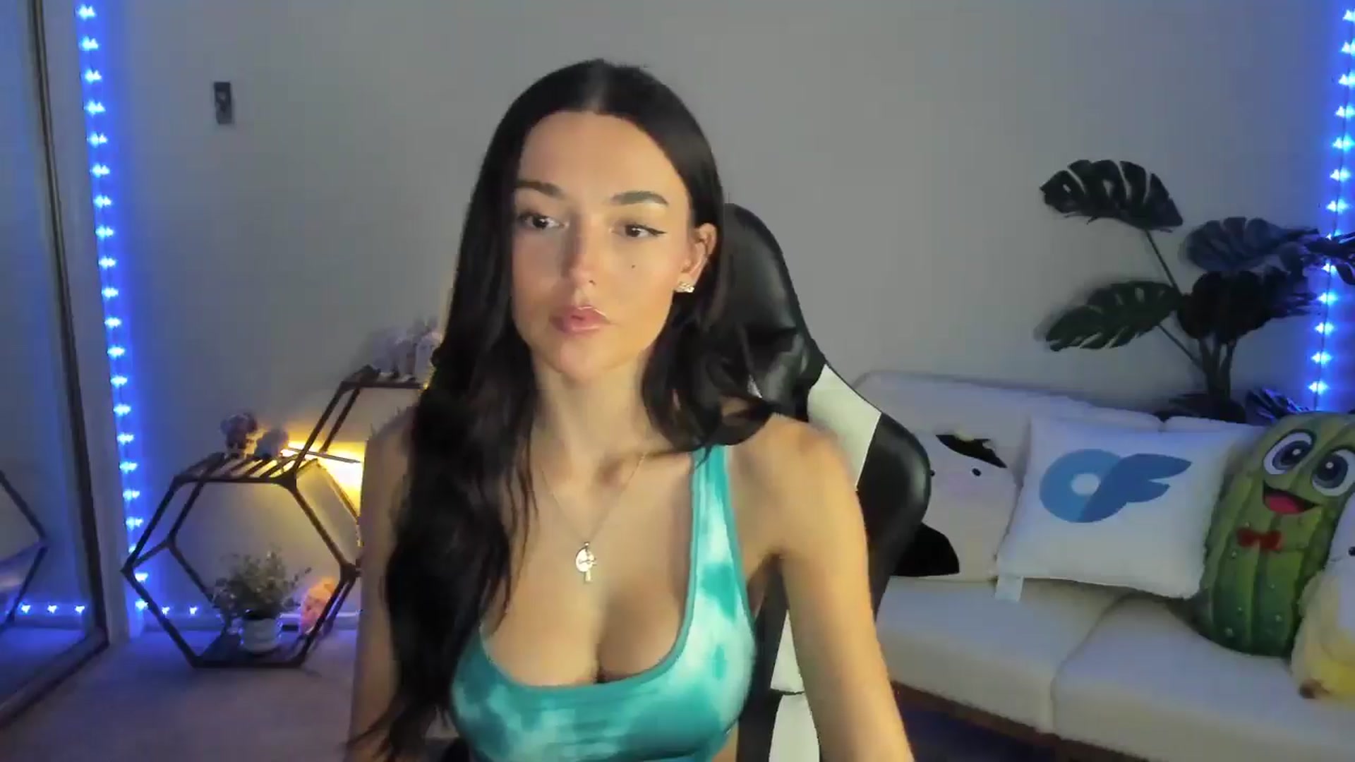 Gallery image thumbnail from SerenaBecker_'s myfreecams stream on, 06/10/2025, 06:05 image 4 of 20