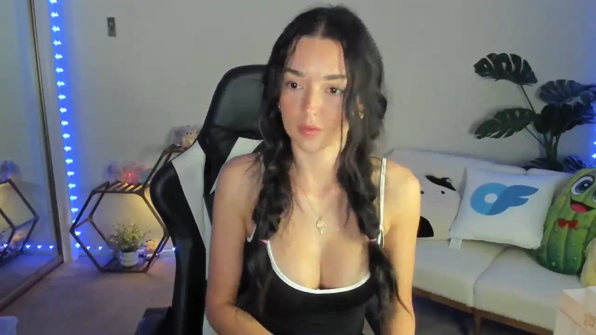 Gallery image thumbnail from SerenaBecker_'s myfreecams stream on, 06/15/2025, 06:42 image 8 of 20