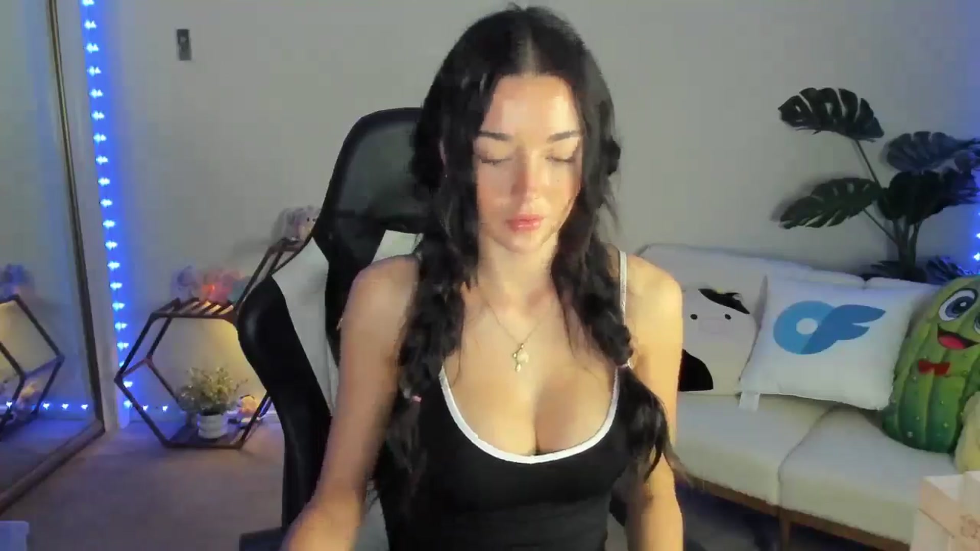 Gallery image thumbnail from SerenaBecker_'s myfreecams stream on, 06/15/2025, 06:42 image 2 of 20