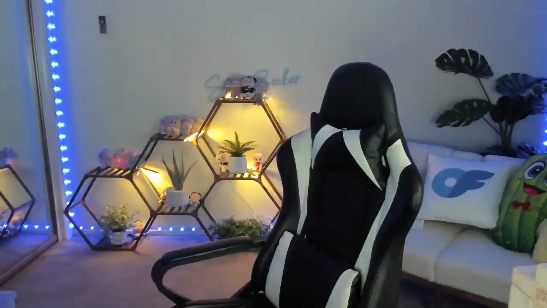 Gallery image thumbnail from SerenaBecker_'s myfreecams stream on, 06/15/2025, 06:42 image 18 of 20