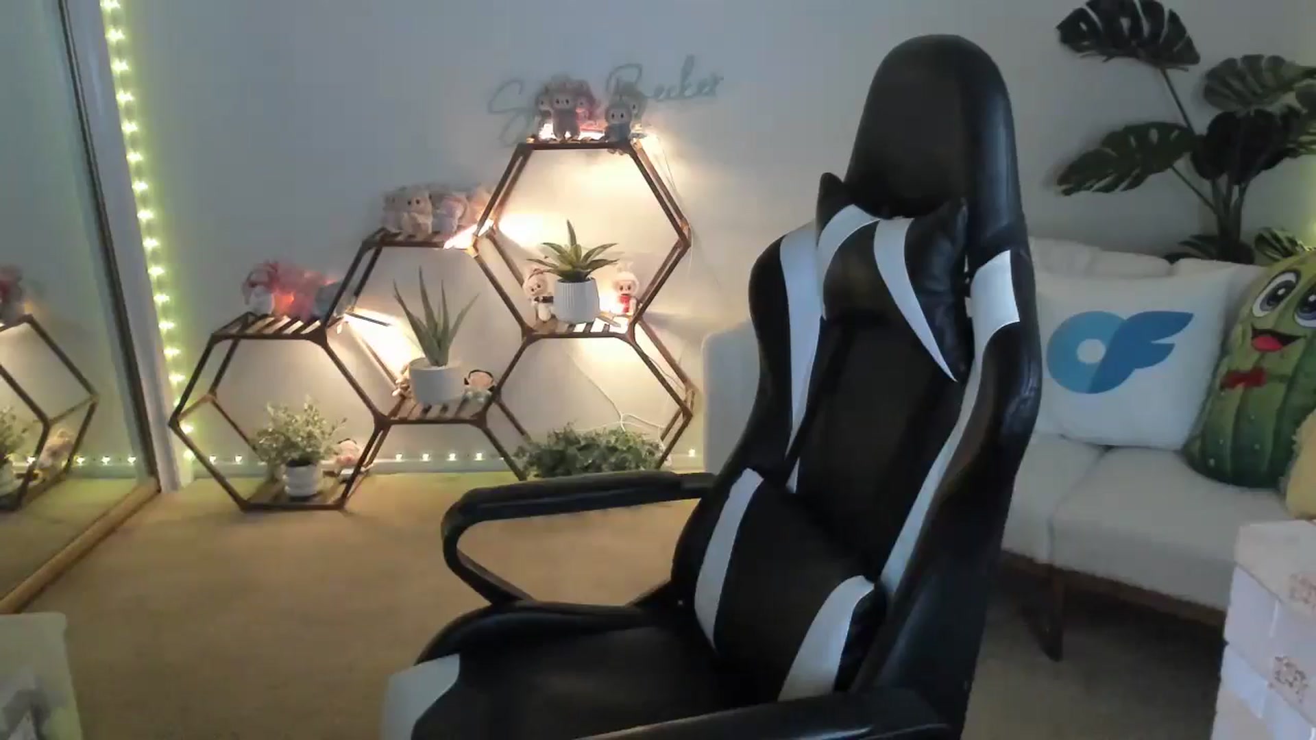 Gallery image thumbnail from SerenaBecker_'s myfreecams stream on, 06/16/2025, 05:09 image 16 of 20