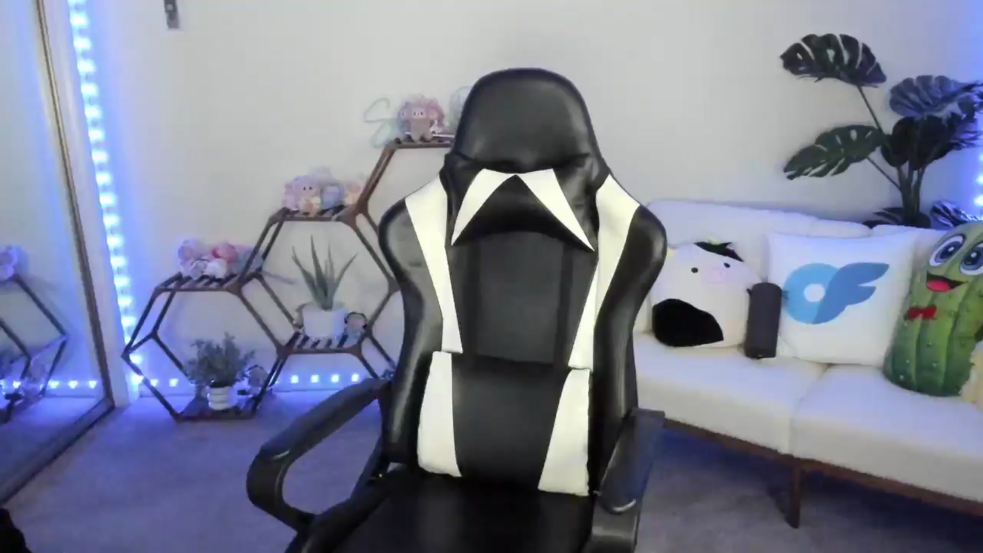 Gallery image thumbnail from SerenaBecker_'s myfreecams stream on, 06/20/2025, 05:41 image 7 of 20