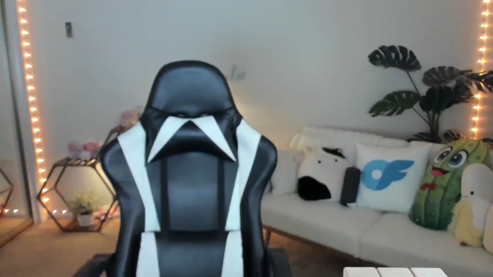 Gallery image thumbnail from SerenaBecker_'s myfreecams stream on, 06/21/2025, 04:28 image 17 of 20