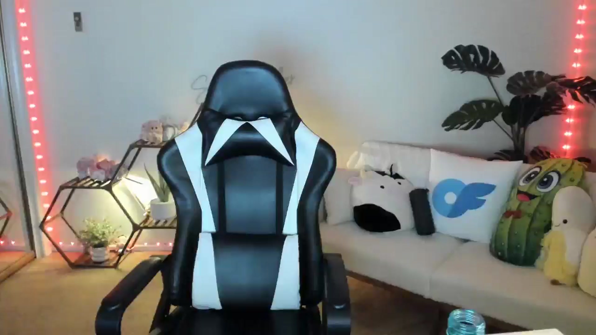 Gallery image thumbnail from SerenaBecker_'s myfreecams stream on, 06/22/2025, 05:43 image 15 of 20