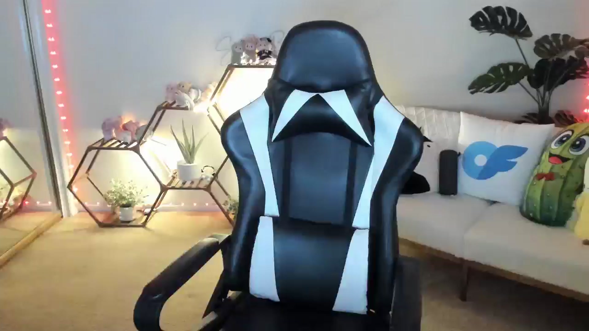 Gallery image thumbnail from SerenaBecker_'s myfreecams stream on, 06/24/2025, 06:03 image 3 of 20