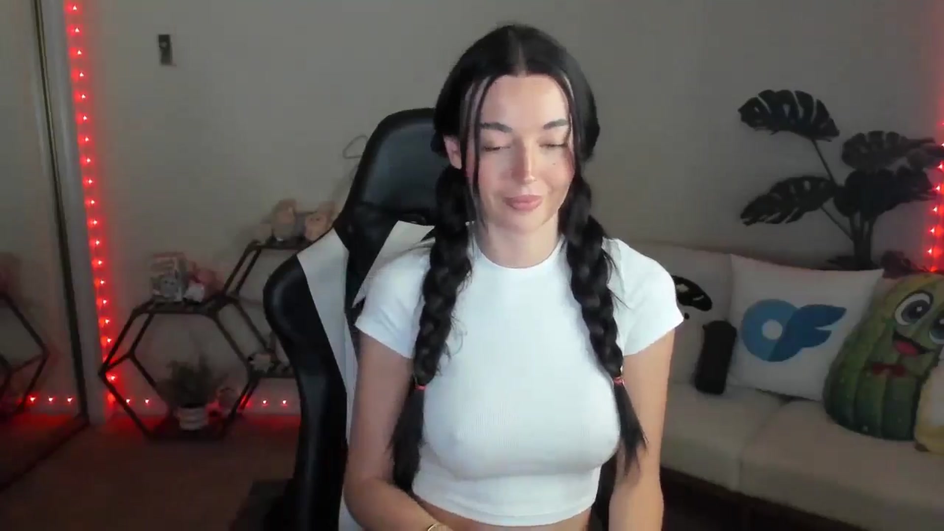 Gallery image thumbnail from SerenaBecker_'s myfreecams stream on, 07/08/2025, 05:02 image 12 of 20