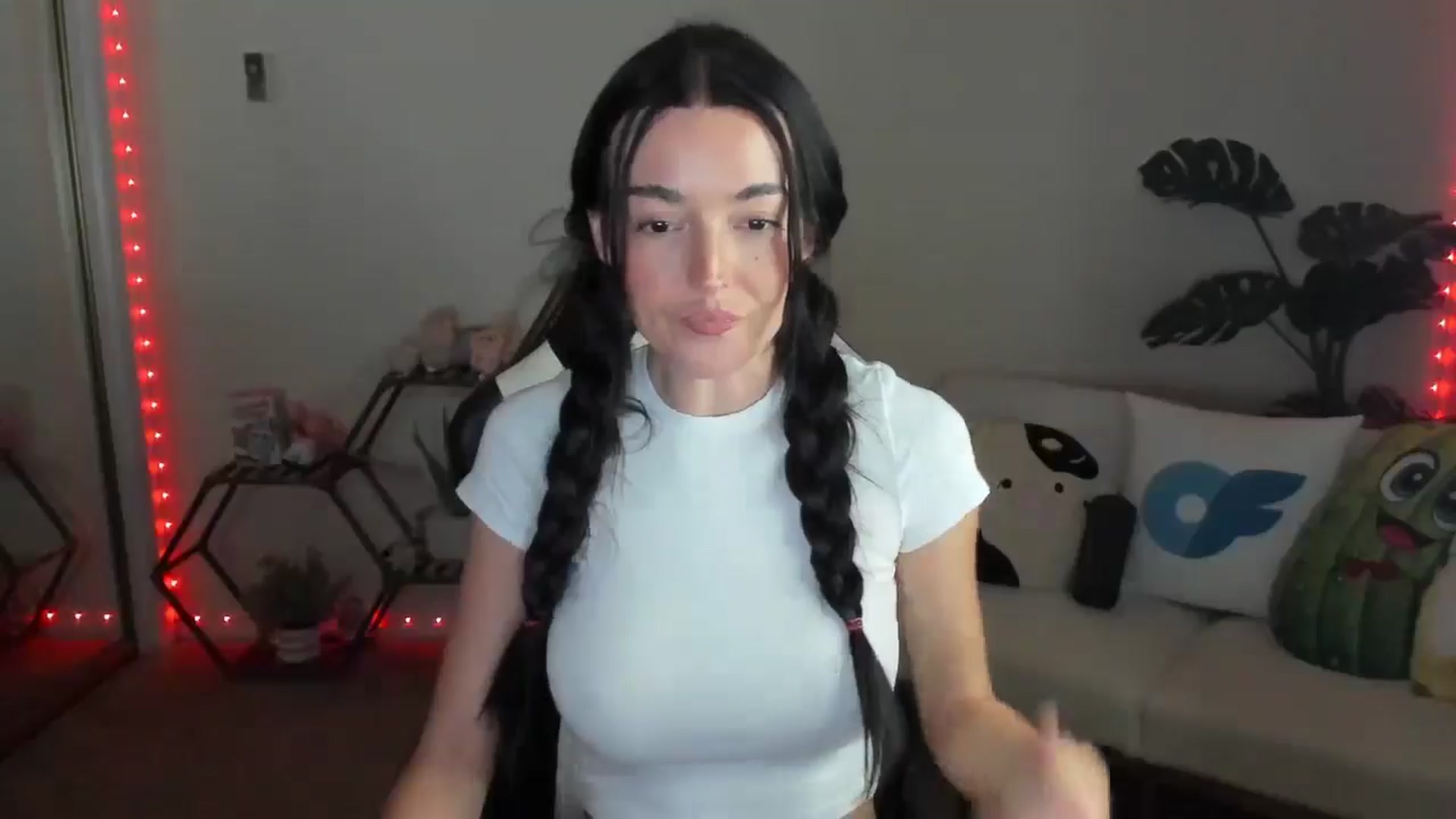 Gallery image thumbnail from SerenaBecker_'s myfreecams stream on, 07/08/2025, 05:02 image 10 of 20