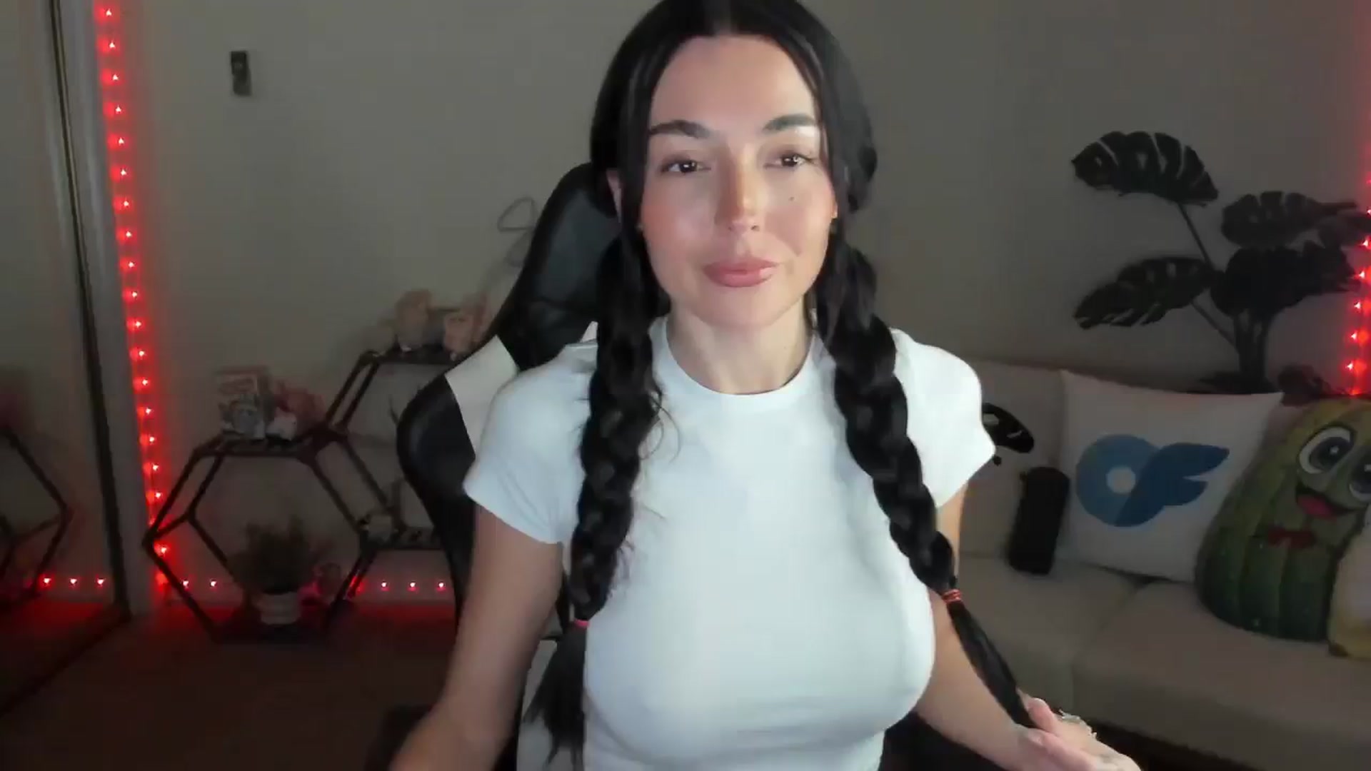 Gallery image thumbnail from SerenaBecker_'s myfreecams stream on, 07/08/2025, 05:02 image 1 of 20