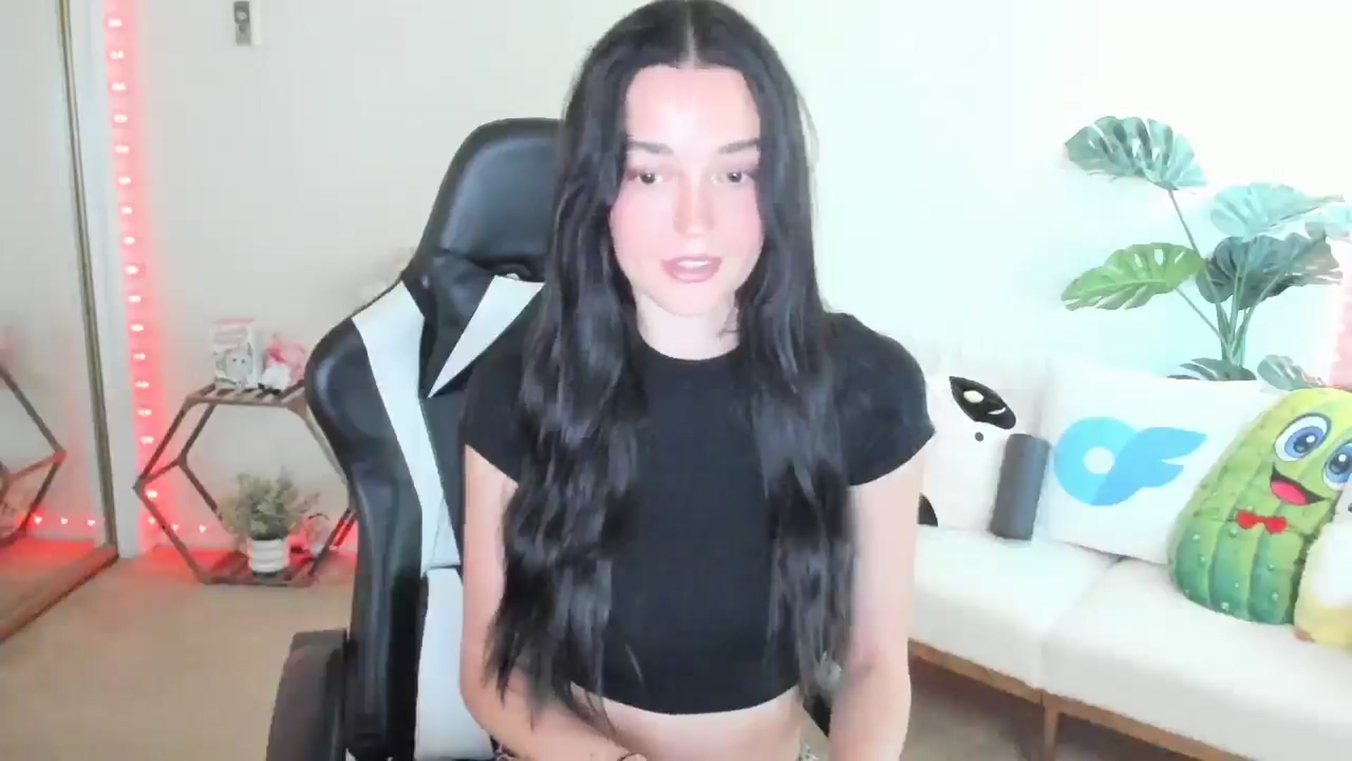 Gallery image thumbnail from SerenaBecker_'s myfreecams stream on, 07/09/2025, 24:49 image 2 of 20