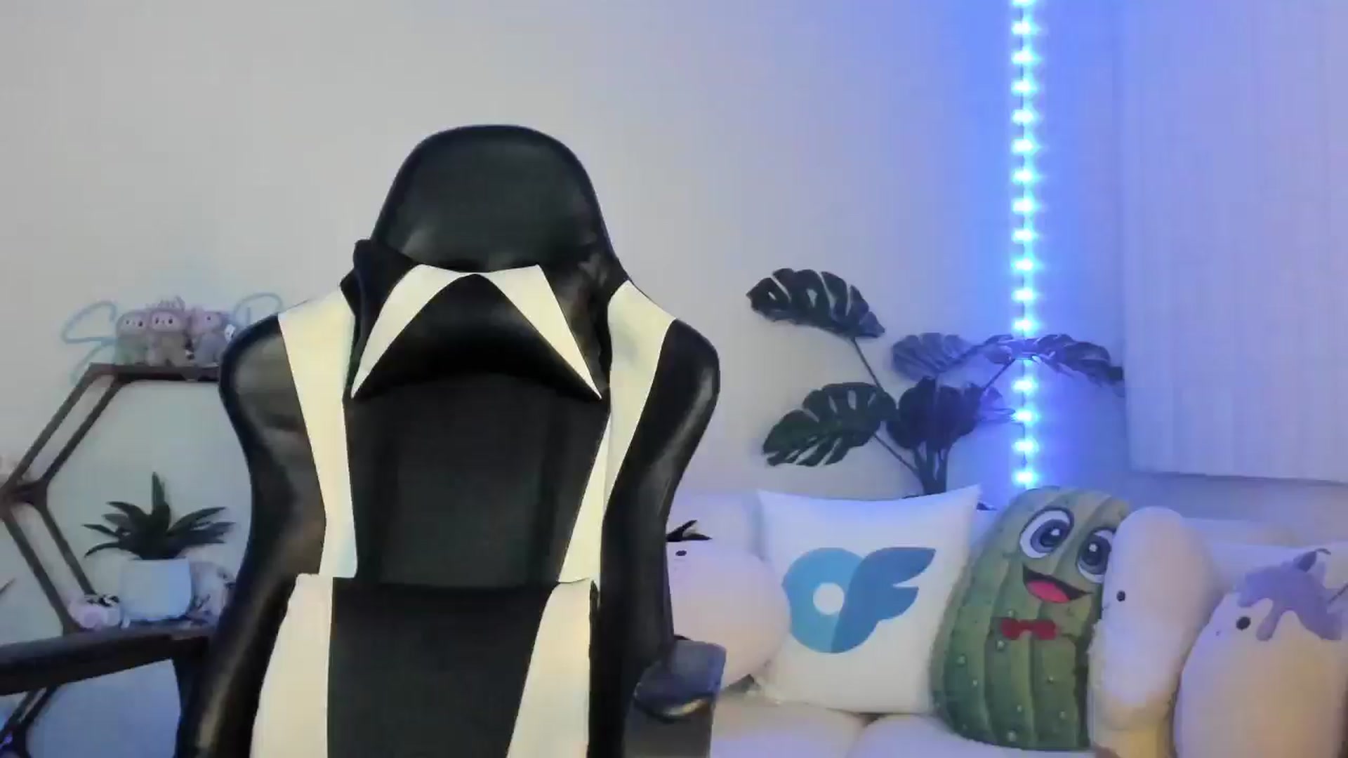 Gallery image thumbnail from SerenaBecker_'s myfreecams stream on, 07/15/2025, 07:14 image 4 of 20