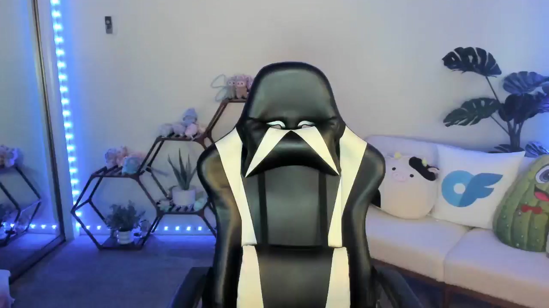 Gallery image thumbnail from SerenaBecker_'s myfreecams stream on, 07/19/2025, 04:03 image 9 of 20