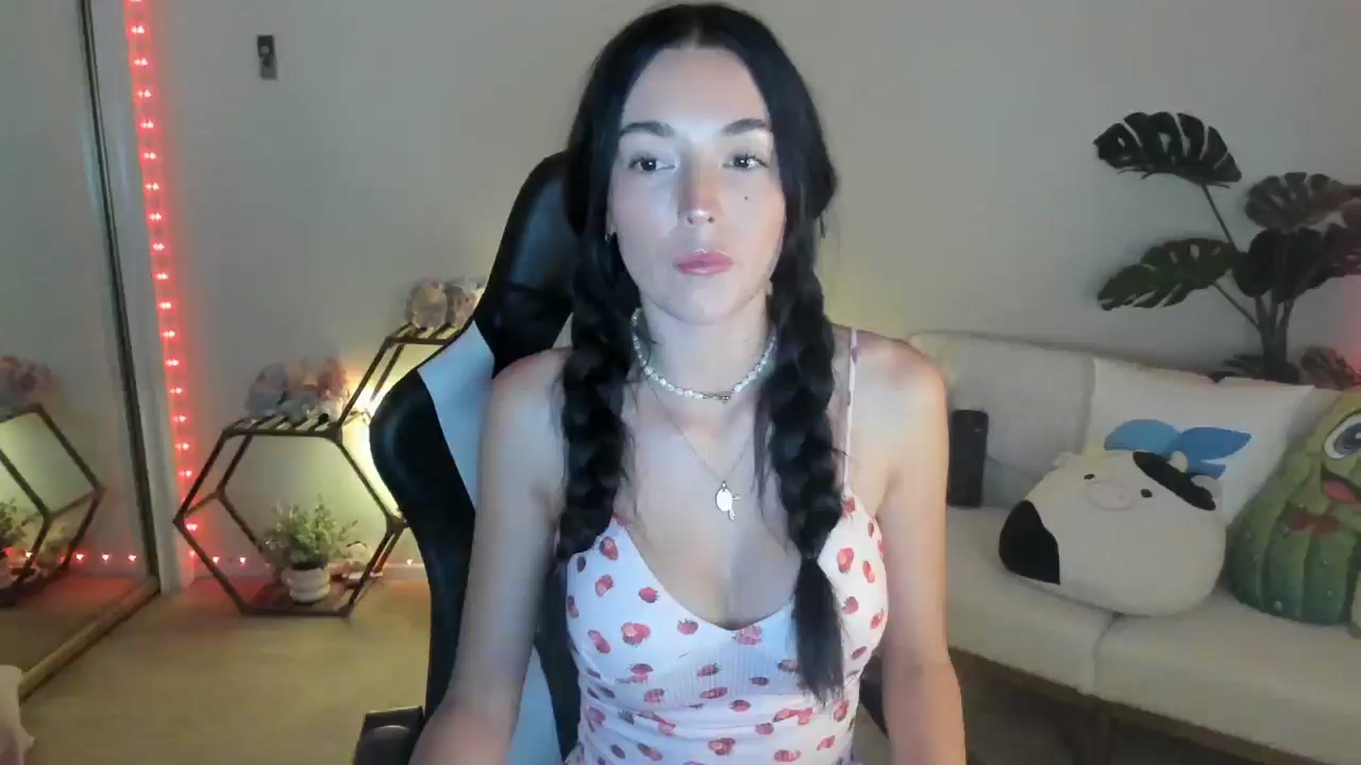 Gallery image thumbnail from SerenaBecker_'s myfreecams stream on, 07/22/2025, 03:43 image 1 of 20
