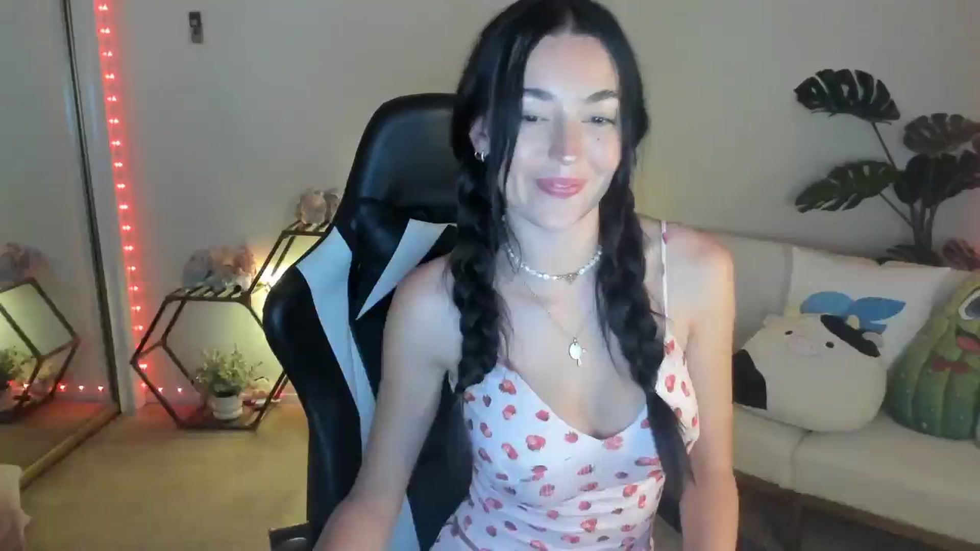 Gallery image thumbnail from SerenaBecker_'s myfreecams stream on, 07/22/2025, 03:43 image 12 of 20