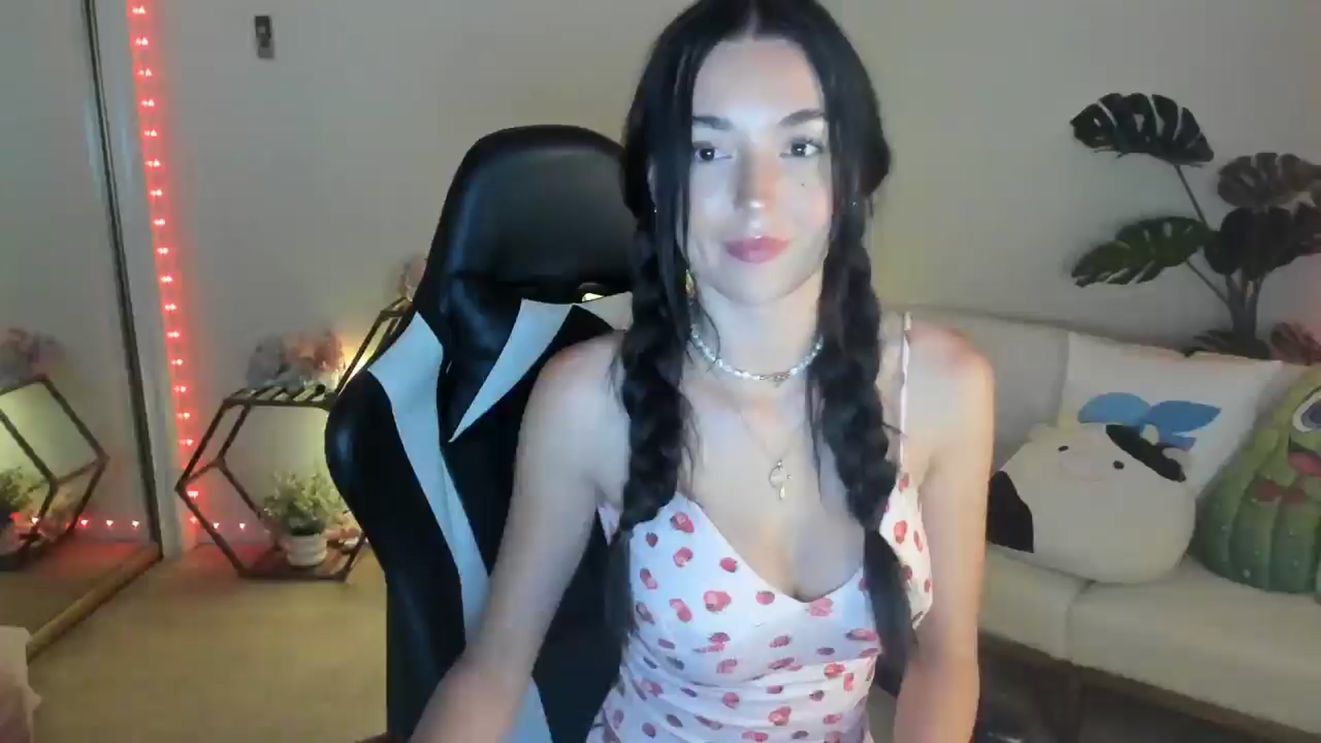 Gallery image thumbnail from SerenaBecker_'s myfreecams stream on, 07/22/2025, 03:43 image 13 of 20
