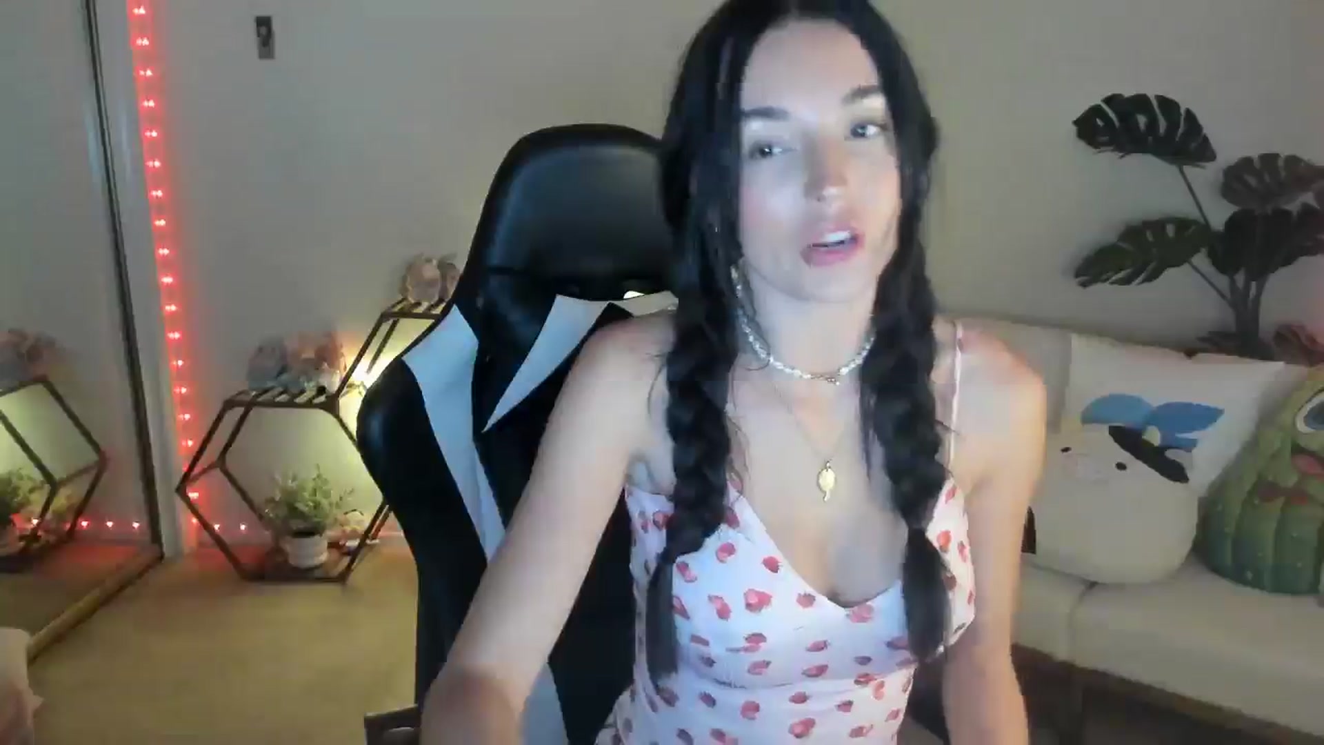 Gallery image thumbnail from SerenaBecker_'s myfreecams stream on, 07/22/2025, 03:43 image 9 of 20