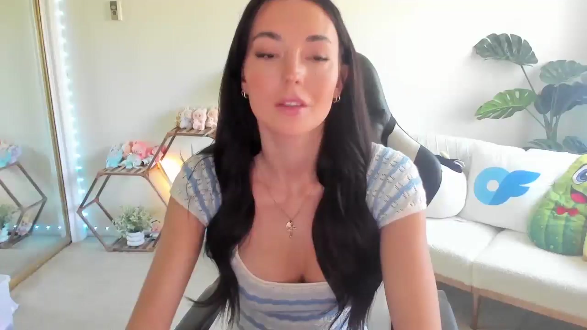 Gallery image thumbnail from SerenaBecker_'s myfreecams stream on, 07/24/2025, 21:51 image 1 of 20