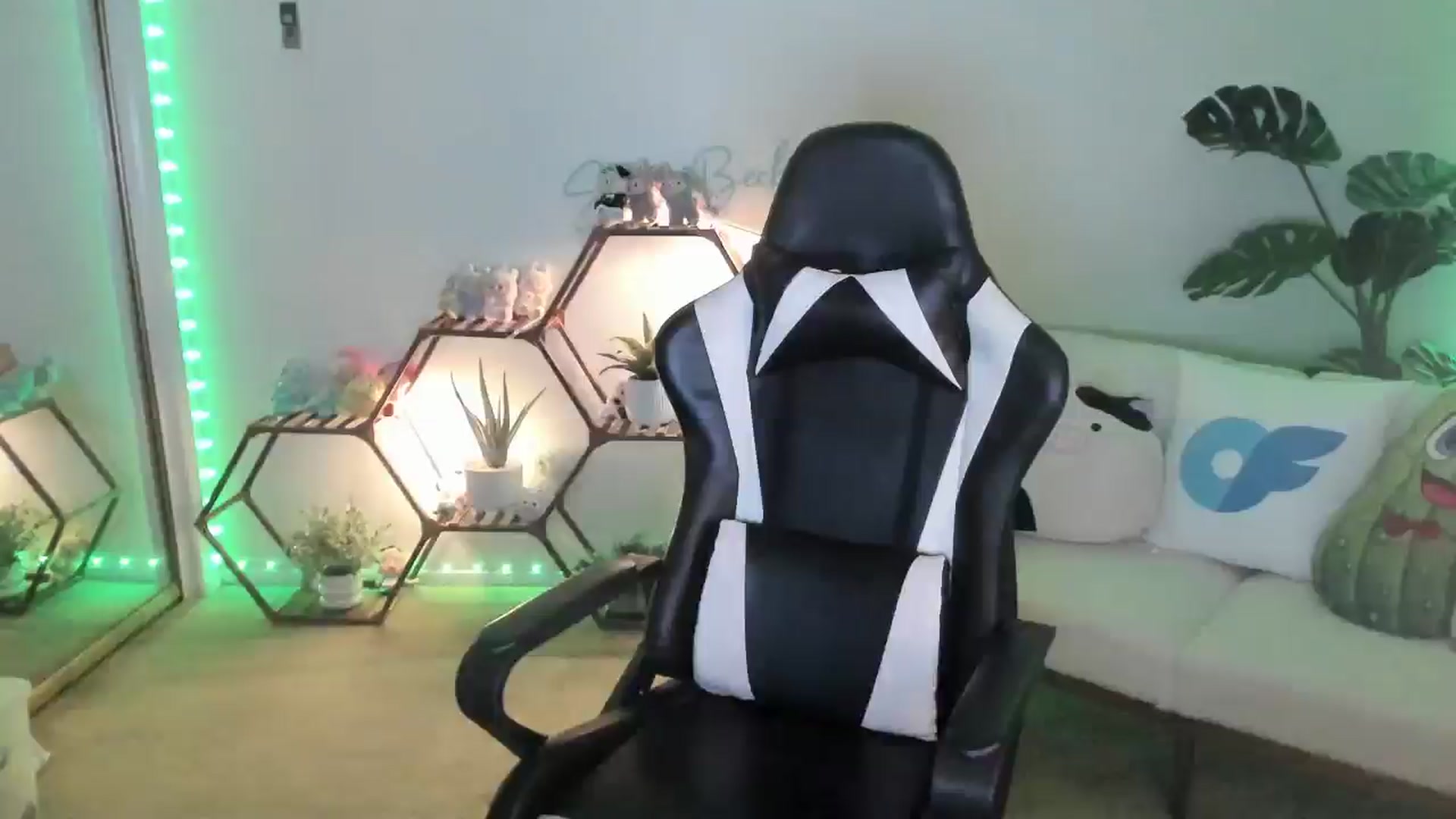 Gallery image thumbnail from SerenaBecker_'s myfreecams stream on, 07/27/2025, 05:25 image 8 of 20