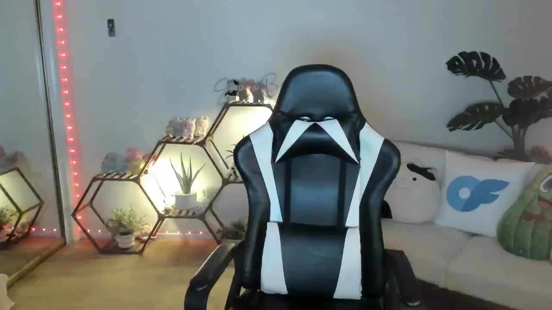 Gallery image thumbnail from SerenaBecker_'s myfreecams stream on, 07/27/2025, 05:25 image 16 of 20