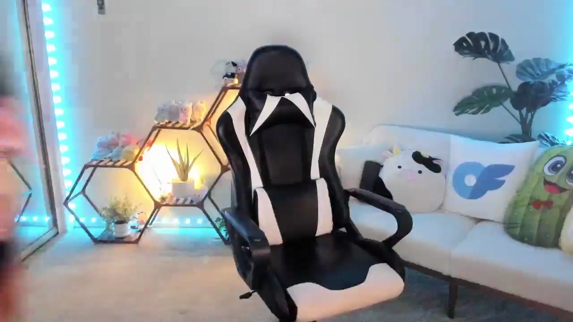 Gallery image thumbnail from SerenaBecker_'s myfreecams stream on, 07/30/2025, 05:43 image 12 of 20