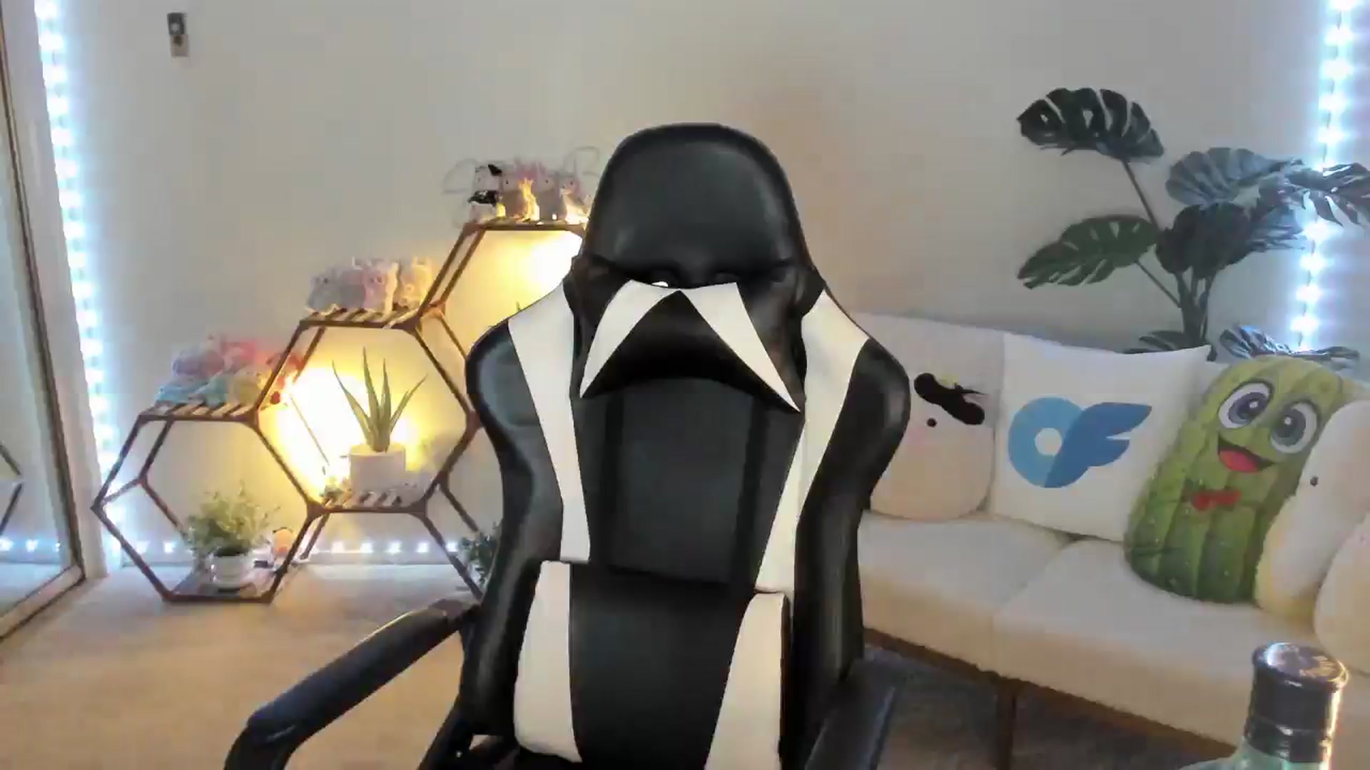 Gallery image thumbnail from SerenaBecker_'s myfreecams stream on, 07/31/2025, 05:46 image 8 of 20