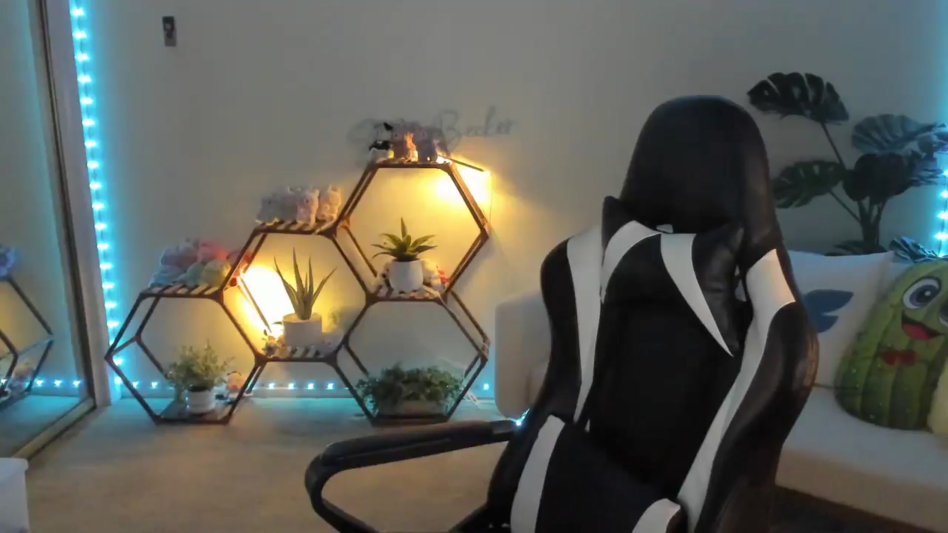 Gallery image thumbnail from SerenaBecker_'s myfreecams stream on, 08/01/2025, 05:19 image 16 of 20