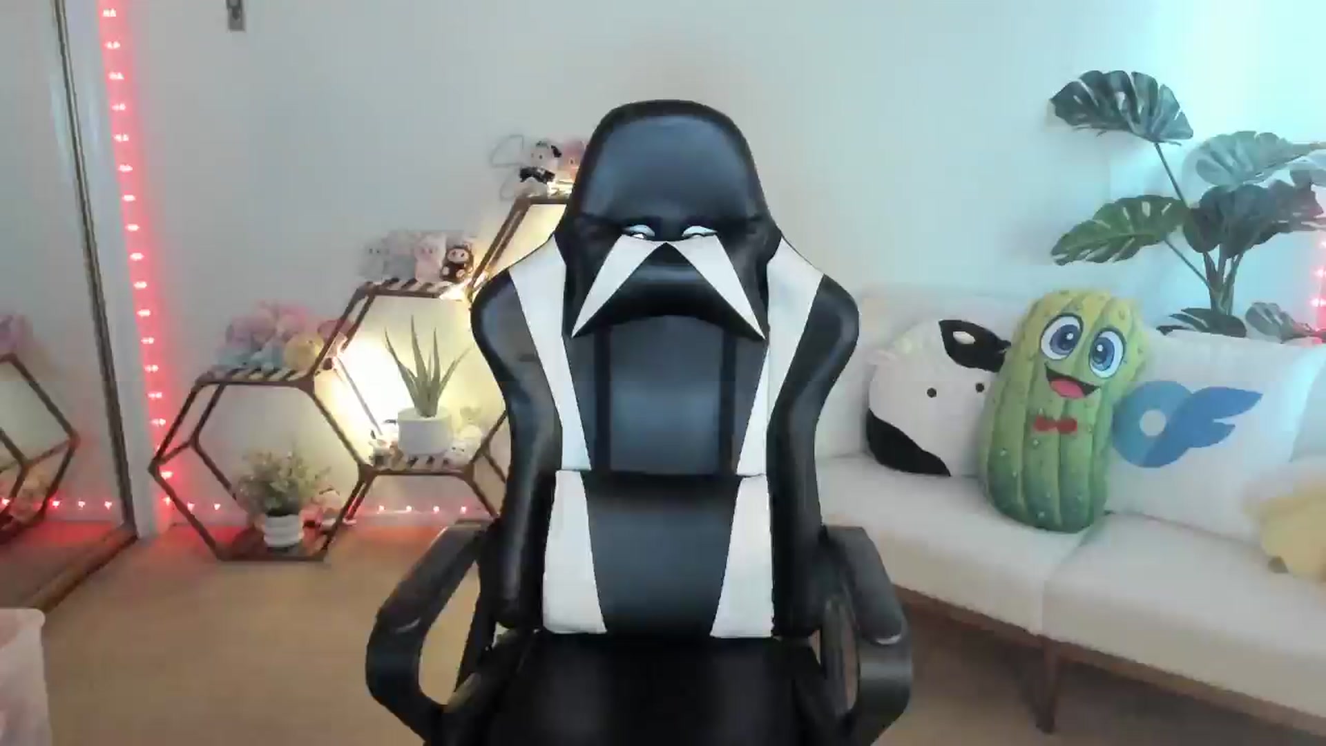 Gallery image thumbnail from SerenaBecker_'s myfreecams stream on, 08/06/2025, 04:53 image 5 of 20