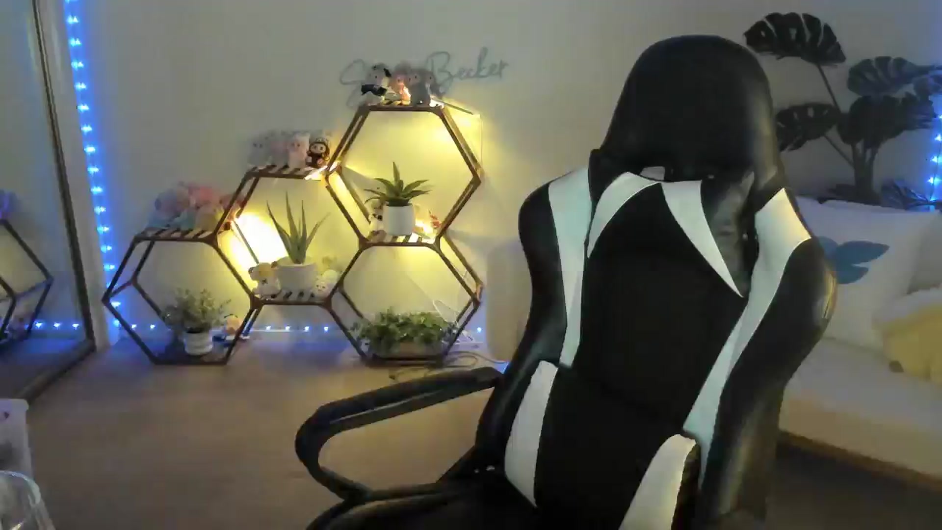 Gallery image thumbnail from SerenaBecker_'s myfreecams stream on, 08/08/2025, 06:28 image 1 of 20