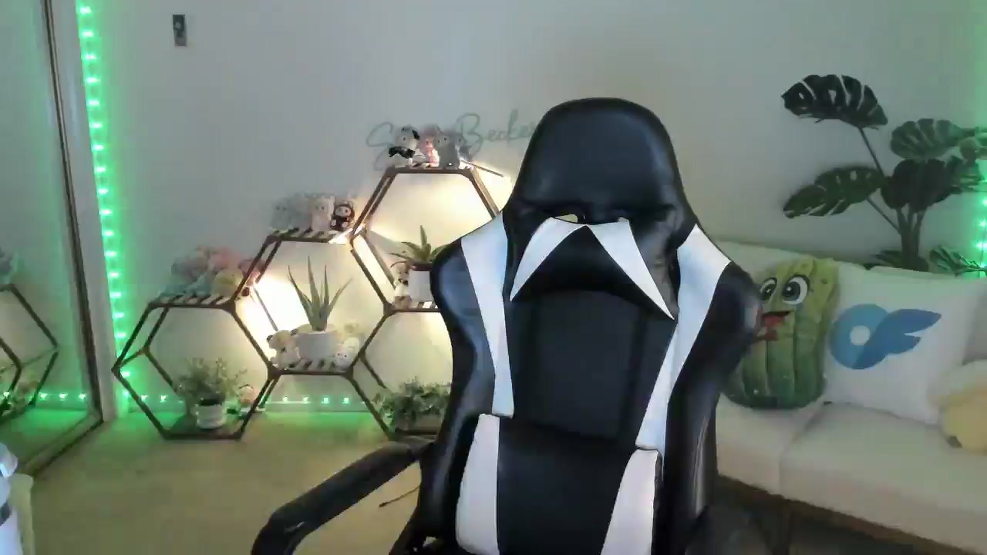 Gallery image thumbnail from SerenaBecker_'s myfreecams stream on, 08/08/2025, 06:28 image 19 of 20