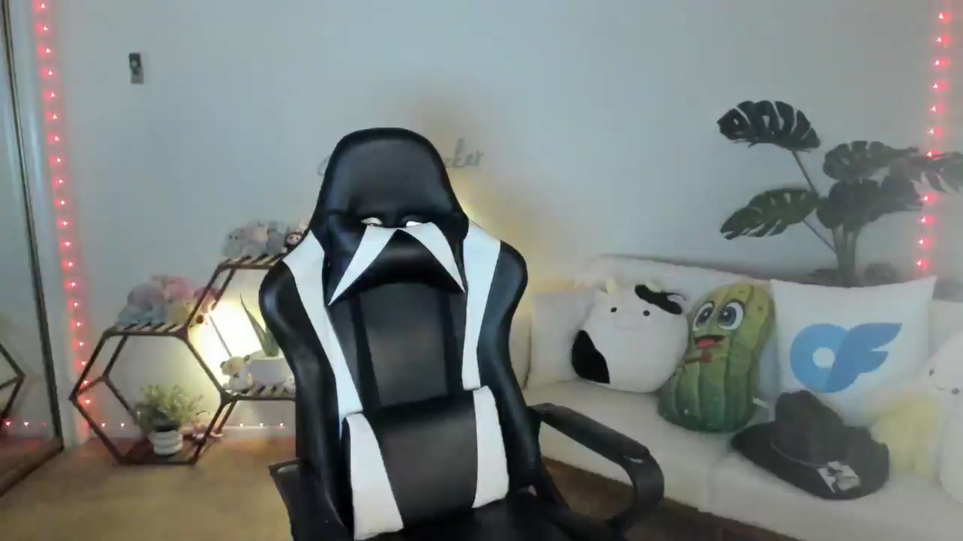 Gallery image thumbnail from SerenaBecker_'s myfreecams stream on, 08/12/2025, 06:27 image 7 of 20