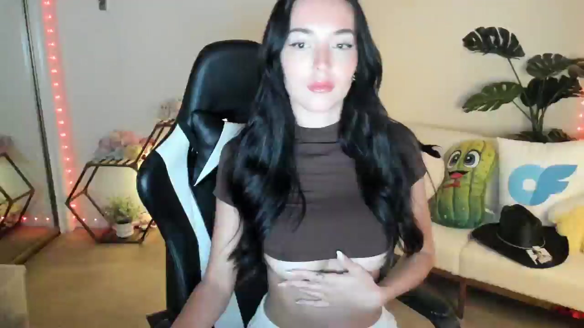 Gallery image thumbnail from SerenaBecker_'s myfreecams stream on, 08/13/2025, 04:28 image 1 of 20