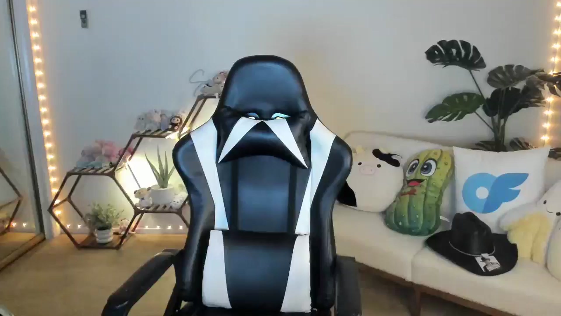 Gallery image thumbnail from SerenaBecker_'s myfreecams stream on, 08/14/2025, 06:12 image 9 of 20