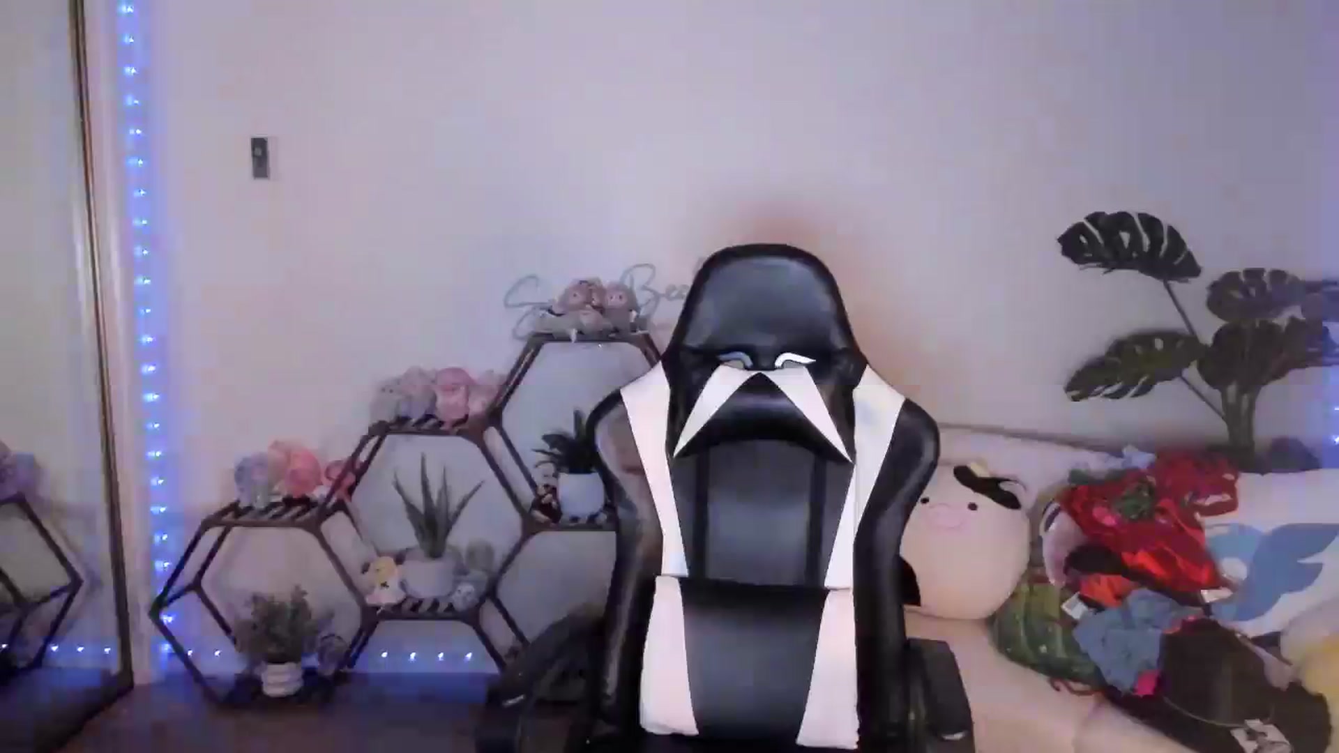 Gallery image thumbnail from SerenaBecker_'s myfreecams stream on, 08/17/2025, 07:36 image 19 of 20