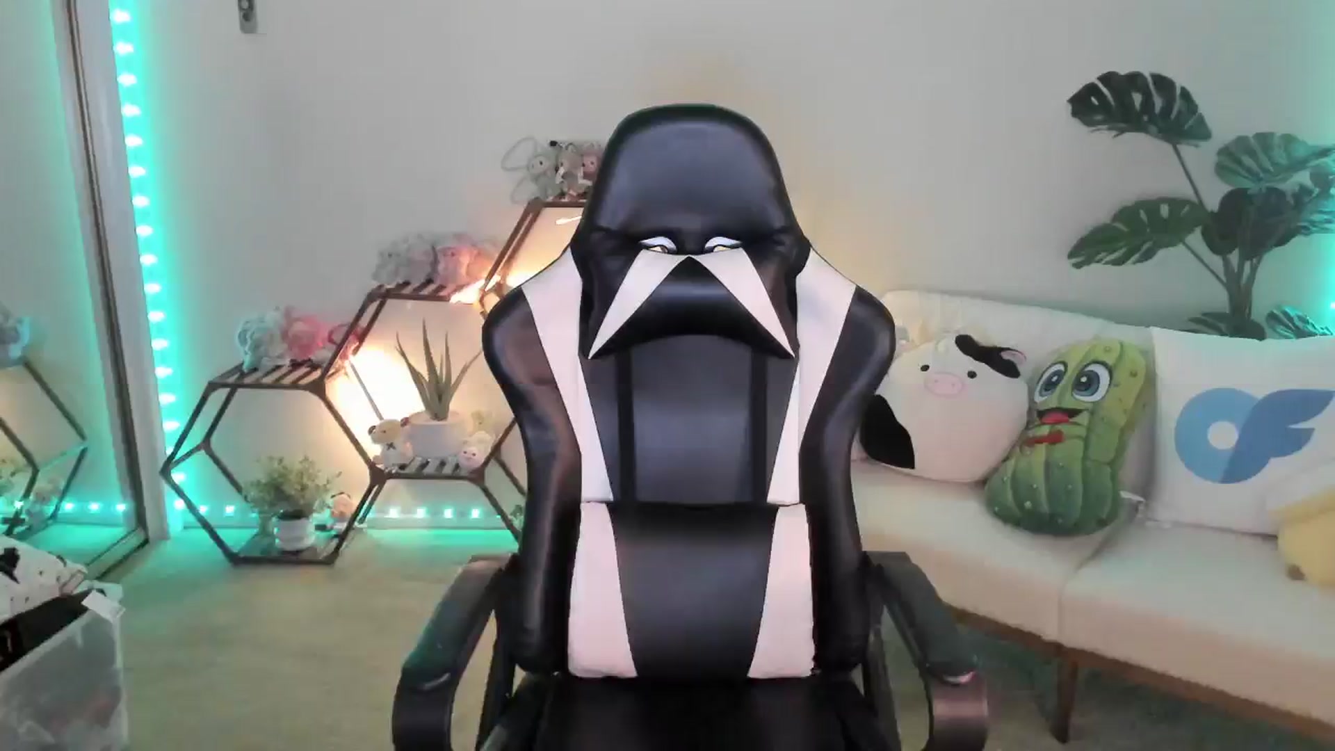 Gallery image thumbnail from SerenaBecker_'s myfreecams stream on, 08/19/2025, 05:44 image 6 of 20