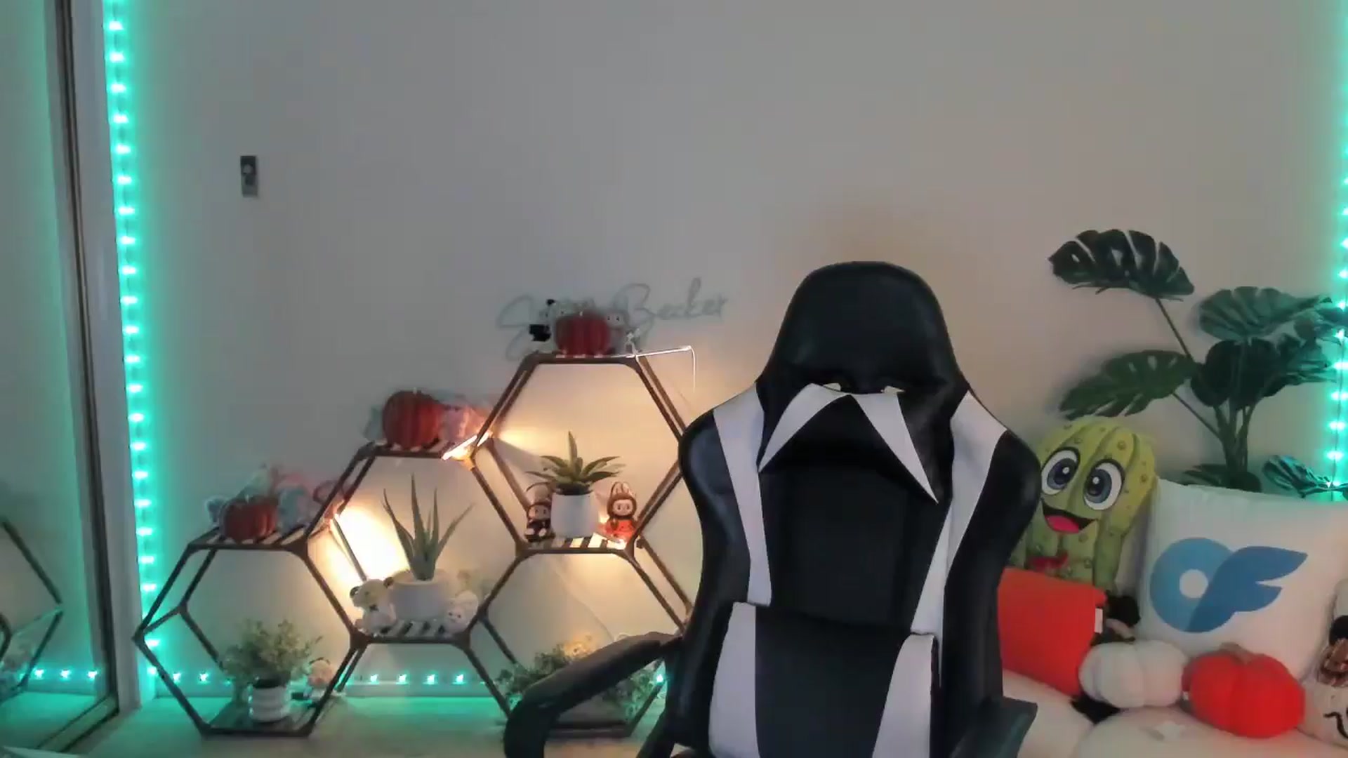 Gallery image thumbnail from SerenaBecker_'s myfreecams stream on, 09/05/2025, 04:13 image 20 of 20