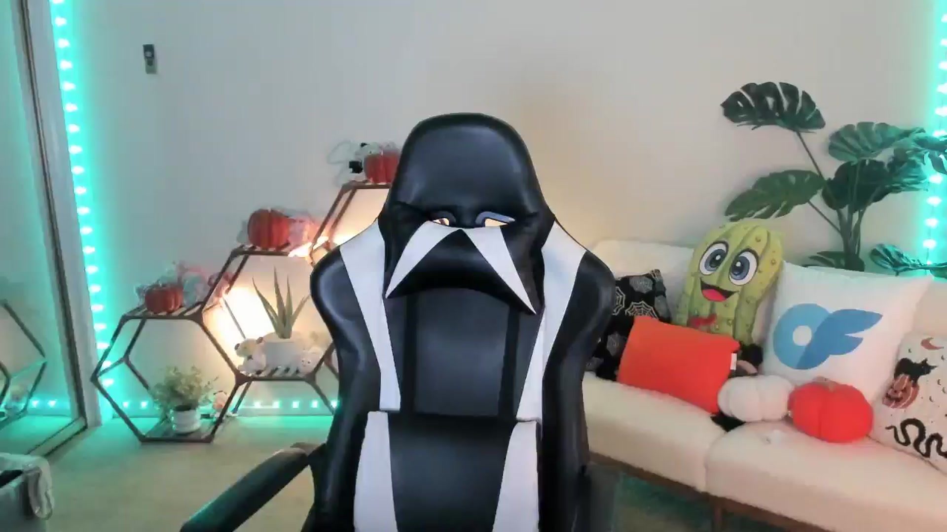Gallery image thumbnail from SerenaBecker_'s myfreecams stream on, 09/05/2025, 04:13 image 7 of 20