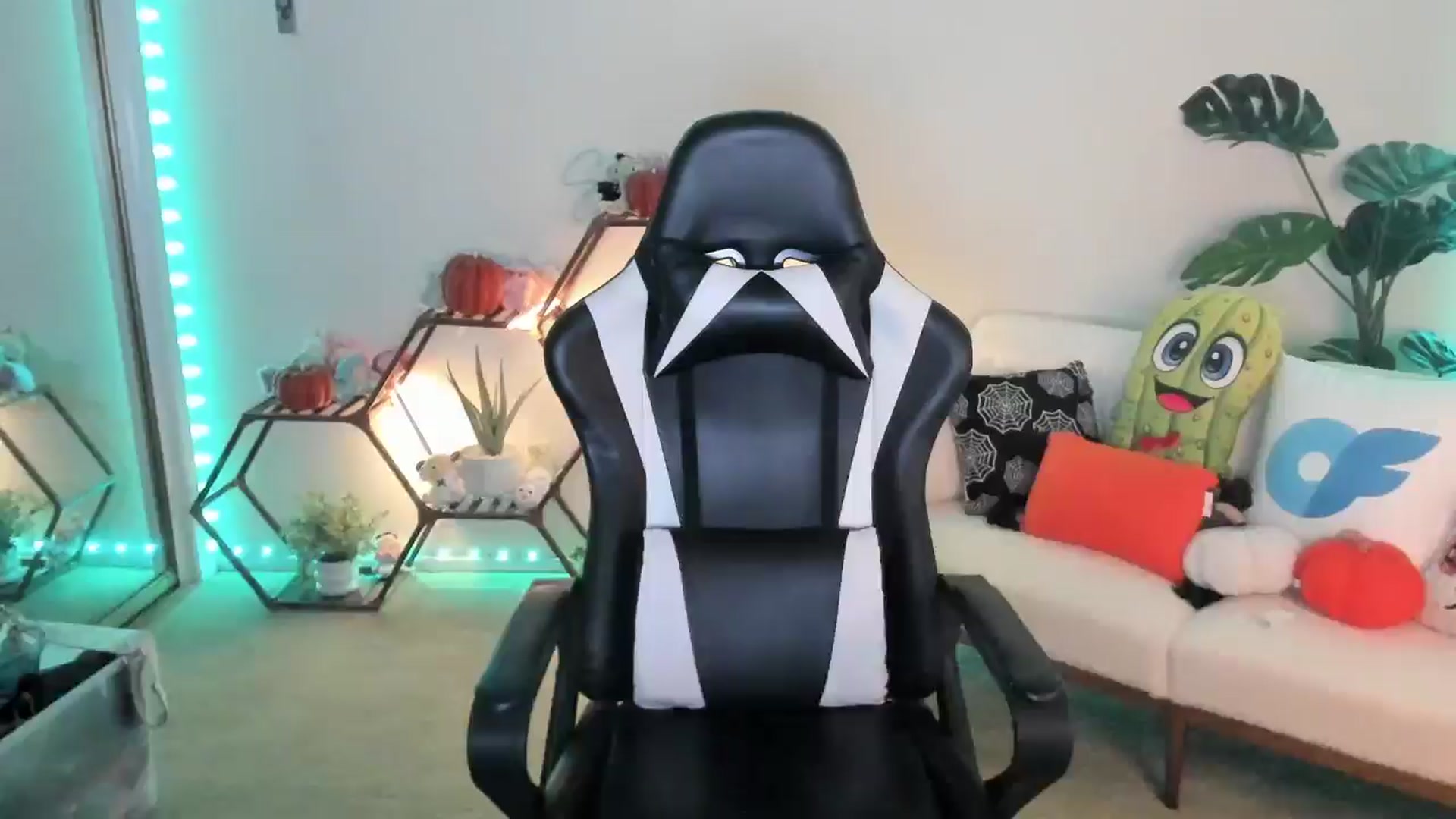 Gallery image thumbnail from SerenaBecker_'s myfreecams stream on, 09/05/2025, 04:13 image 4 of 20