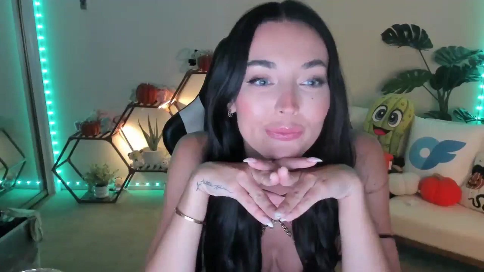 Gallery image thumbnail from SerenaBecker_'s myfreecams stream on, 09/05/2025, 04:13 image 18 of 20