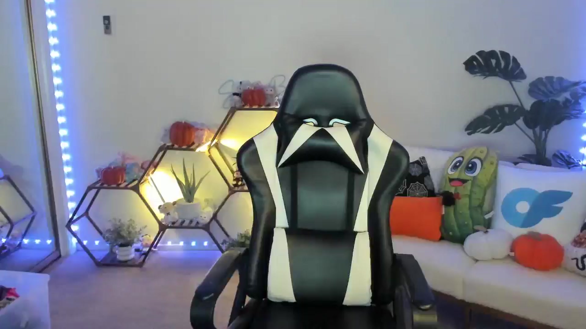 Gallery image thumbnail from SerenaBecker_'s myfreecams stream on, 09/09/2025, 03:56 image 10 of 20