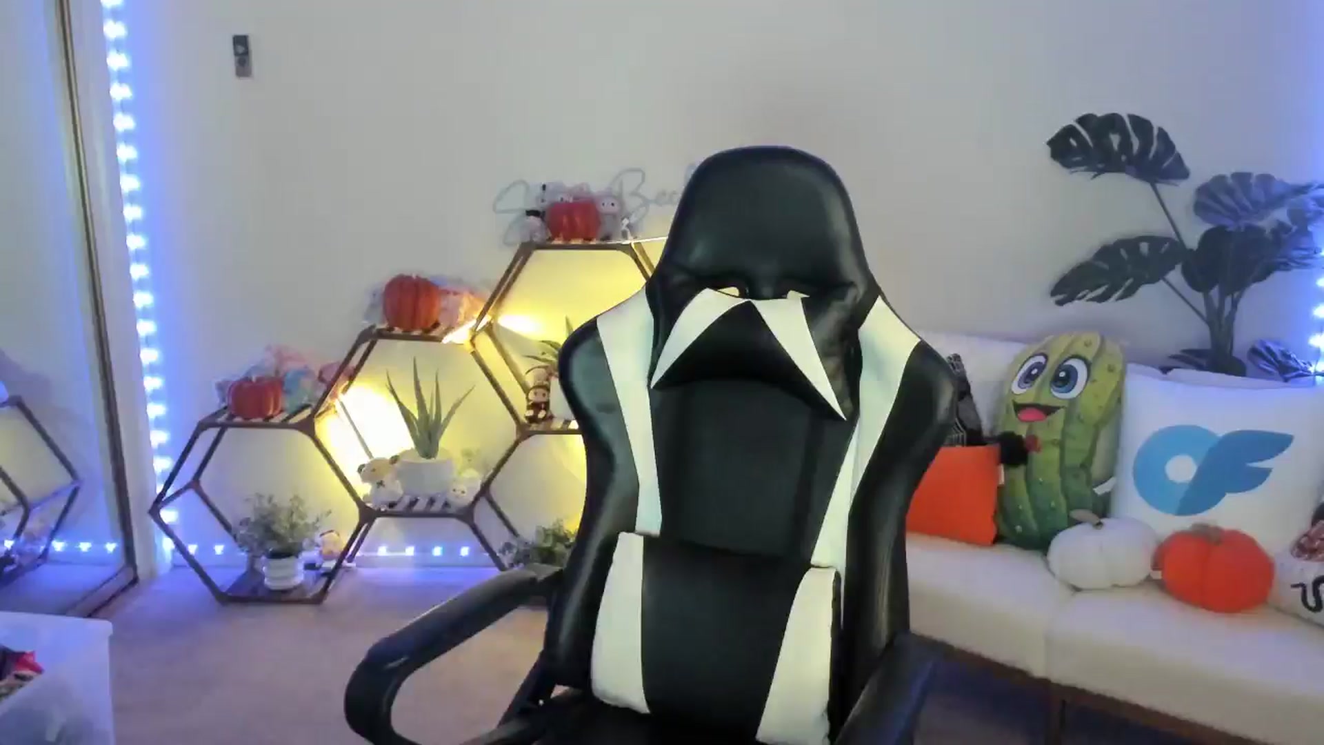 Gallery image thumbnail from SerenaBecker_'s myfreecams stream on, 09/09/2025, 03:56 image 18 of 20