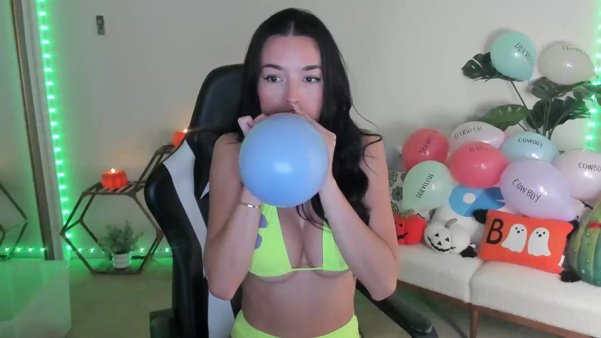 Gallery image thumbnail from SerenaBecker_'s myfreecams stream on, 10/02/2025, 04:50 image 14 of 20