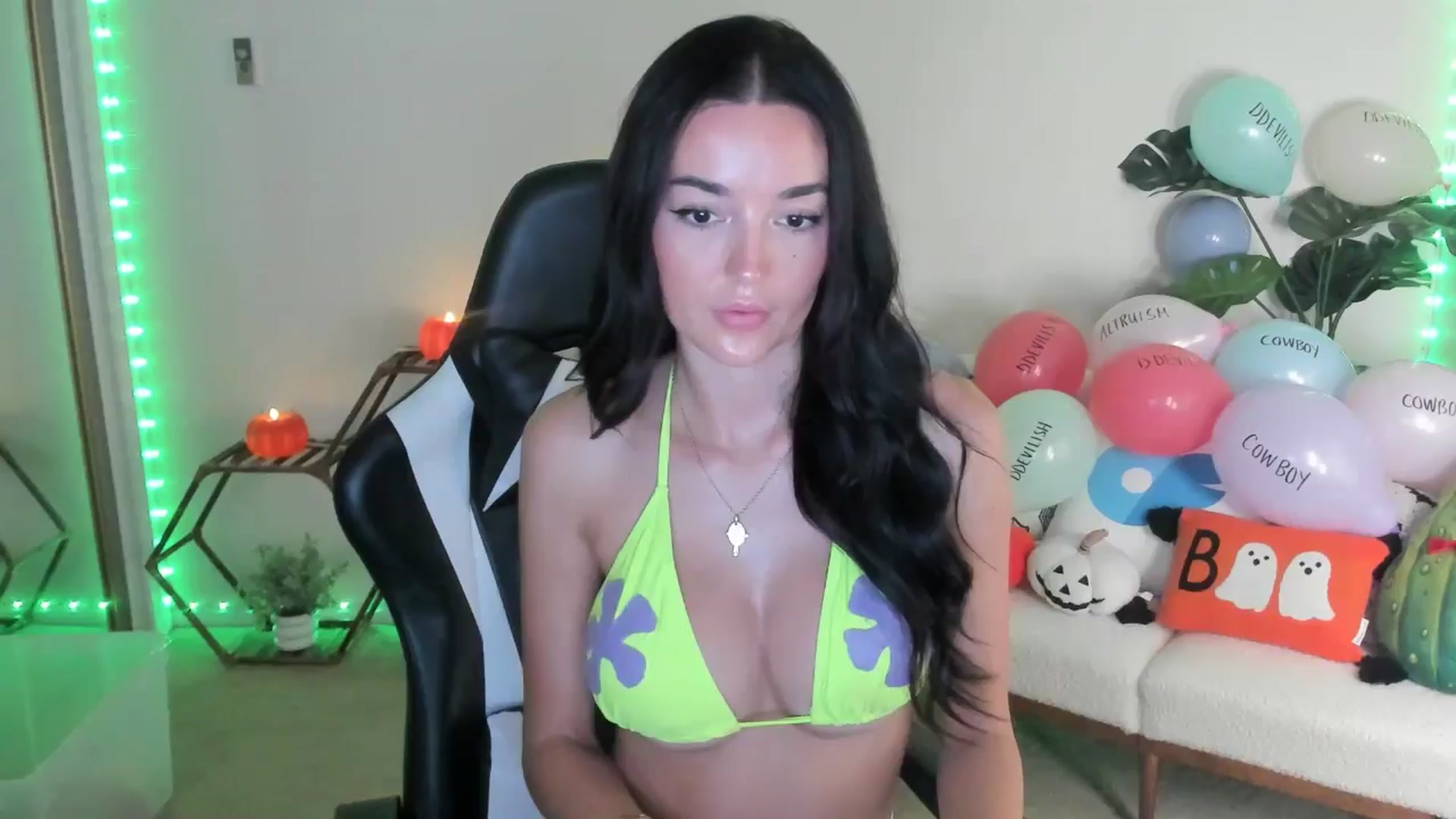 Gallery image thumbnail from SerenaBecker_'s myfreecams stream on, 10/02/2025, 04:50 image 17 of 20
