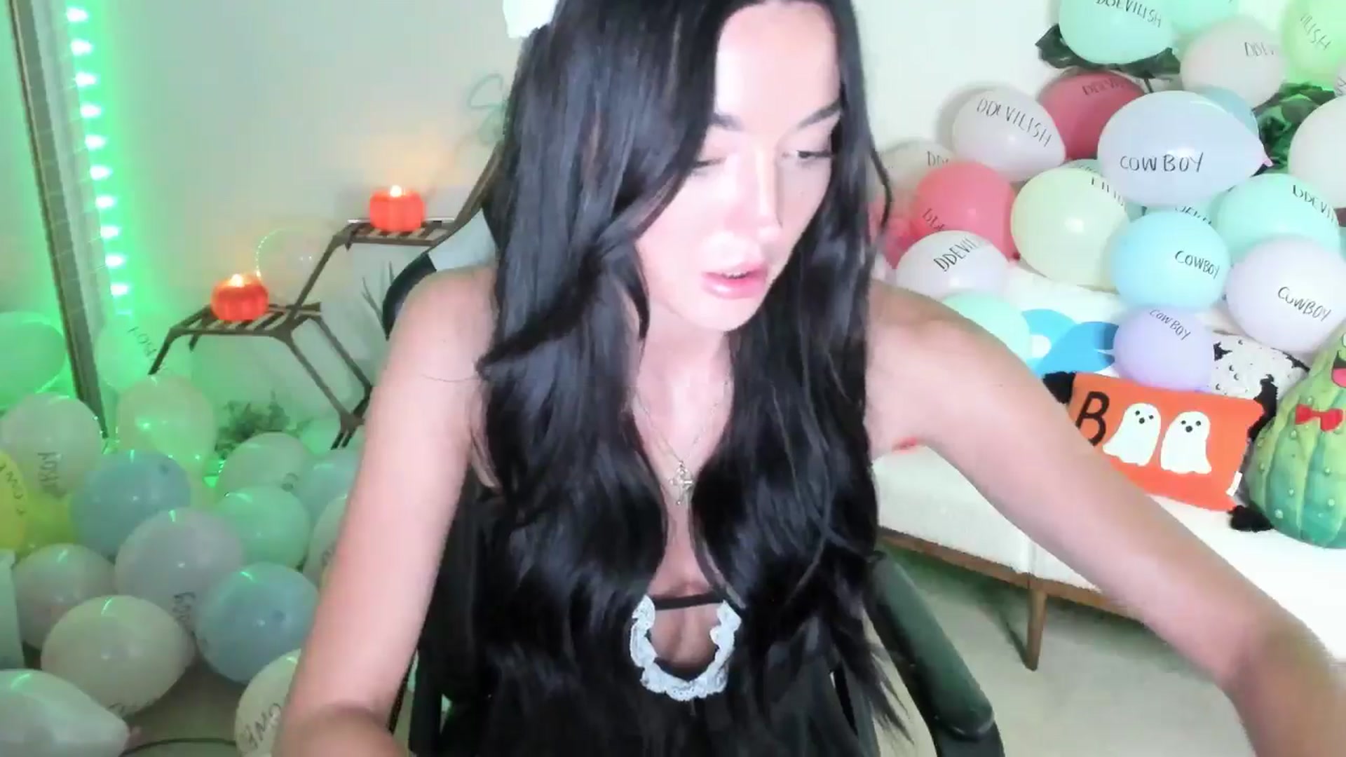 Gallery image thumbnail from SerenaBecker_'s myfreecams stream on, 10/11/2025, 08:01 image 14 of 20