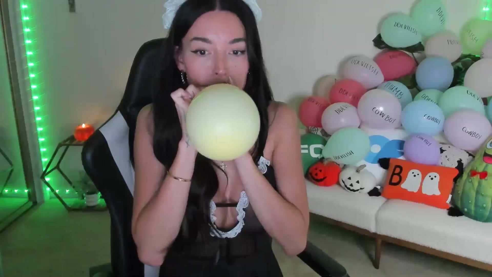 Gallery image thumbnail from SerenaBecker_'s myfreecams stream on, 10/11/2025, 08:01 image 3 of 20
