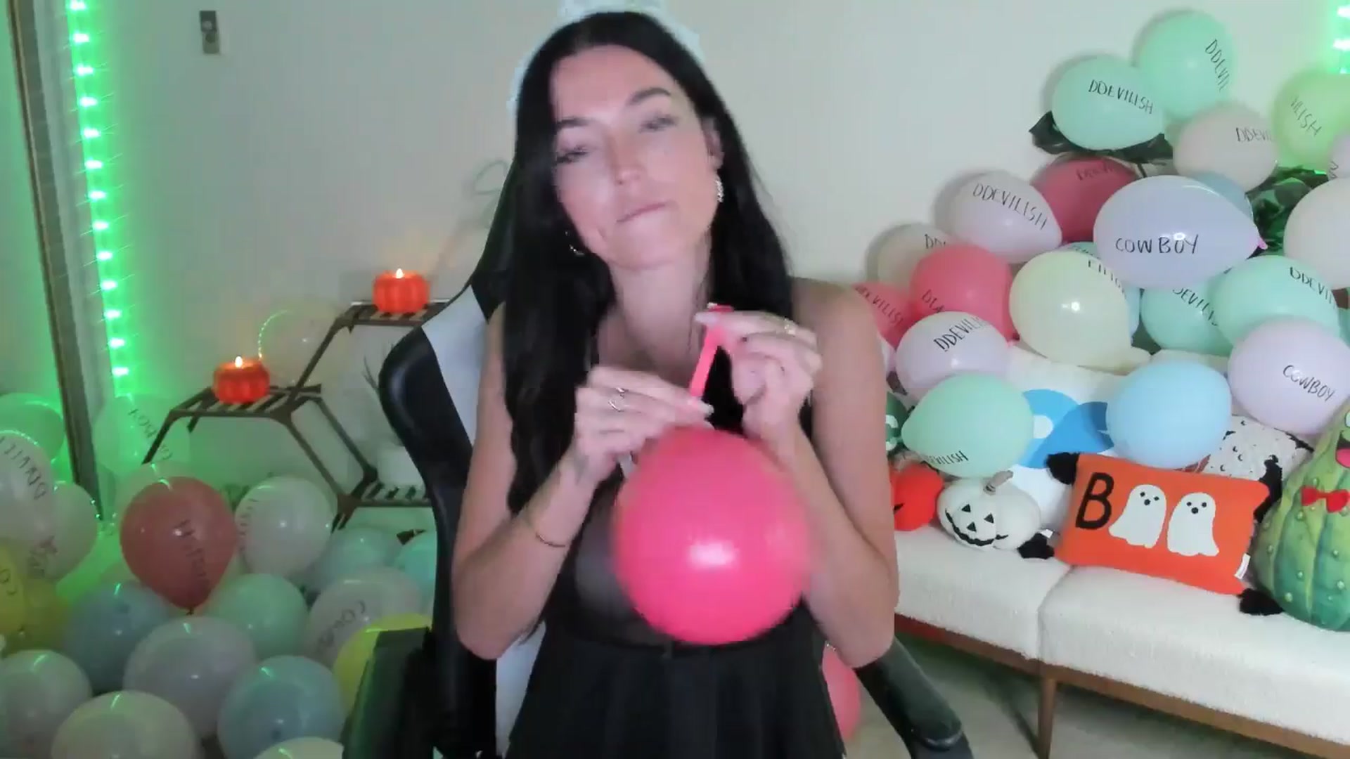 Gallery image thumbnail from SerenaBecker_'s myfreecams stream on, 10/11/2025, 08:01 image 18 of 20