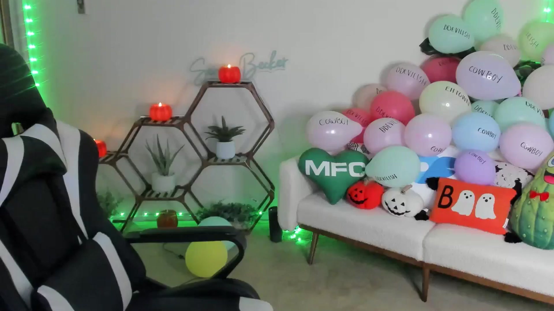 Gallery image thumbnail from SerenaBecker_'s myfreecams stream on, 10/11/2025, 08:01 image 4 of 20