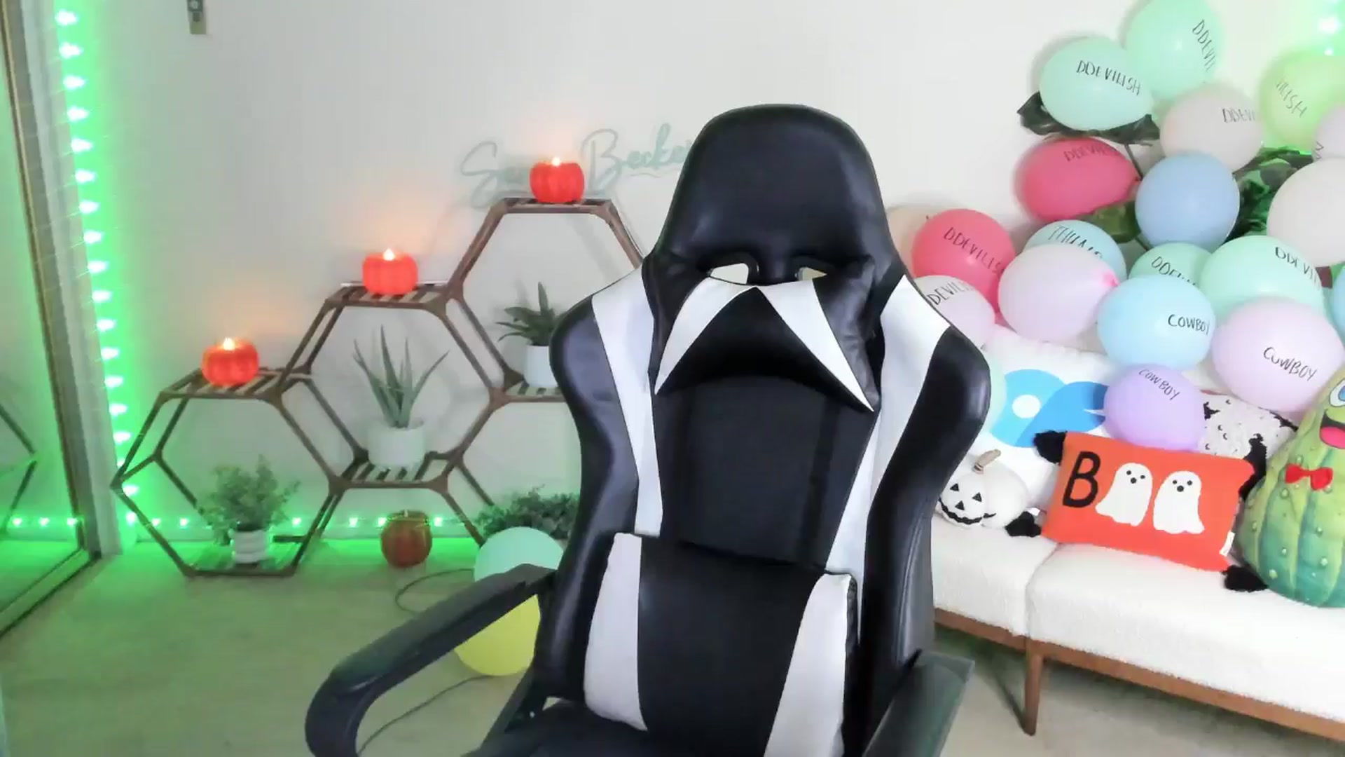 Gallery image thumbnail from SerenaBecker_'s myfreecams stream on, 10/11/2025, 08:01 image 2 of 20
