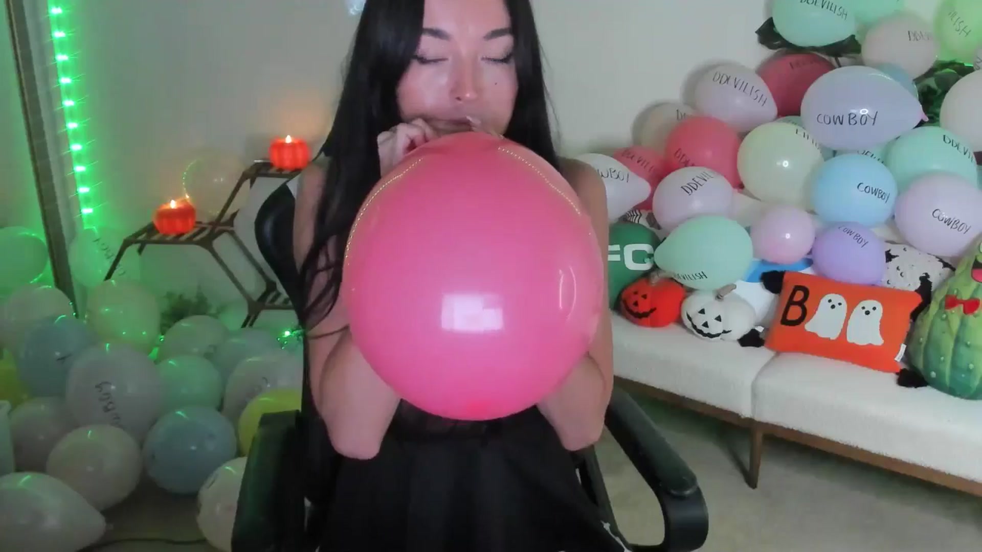 Gallery image thumbnail from SerenaBecker_'s myfreecams stream on, 10/11/2025, 08:01 image 12 of 20