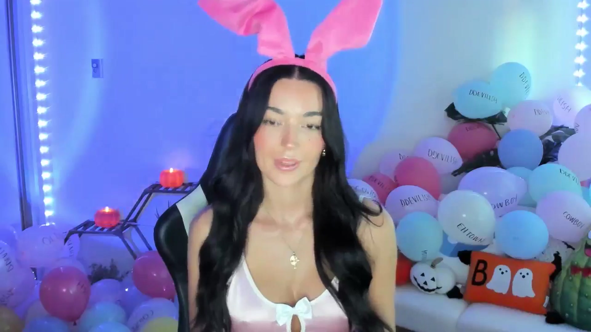 Gallery image thumbnail from SerenaBecker_'s myfreecams stream on, 10/12/2025, 01:20 image 6 of 20